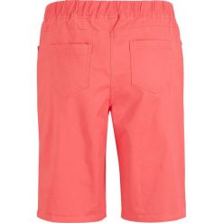 Bermudy z elastycznym paskiem bonprix koralowy. Czerwone spodnie damskie bonprix. Za 74,99 zł.