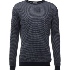 Knowledge Cotton Apparel TWO COLOR ONECK GOTS Sweter total eclipse. Niebieskie swetry klasyczne męskie Knowledge Cotton Apparel, m, z bawełny. Za 379,00 zł.
