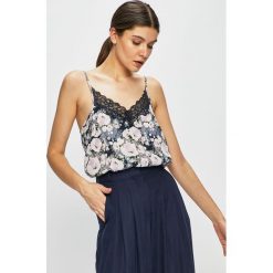 Jacqueline de Yong - Top. Fioletowe bluzki damskie marki Jacqueline de Yong, bez wzorów, z poliesteru, casualowe, bez kołnierzyka, bez rękawów. Za 59,90 zł.