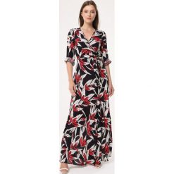 Czarno-Czerwona Sukienka Leisure. Czerwone sukienki damskie Born2be, s, bez wzorów, bez kołnierzyka, bez rękawów, maxi. Za 119,99 zł.