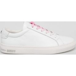 Dkny - Buty. Białe buty sportowe damskie DKNY, bez wzorów, ze skóry, sportowe. W wyprzedaży za 399,90 zł.