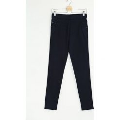Spodnie damskie: Granatowe Legginsy Waste