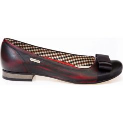 Baleriny z kokardą - skóra naturalna - model 007 - kolor czarno-czerwony. Czerwone baleriny damskie Zapato, bez wzorów, ze skóry, bez obcasa. W wyprzedaży za 202,30 zł.