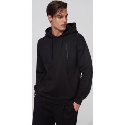 Bluza z kapturem - Czarny. Czarne bluzy męskie Reserved, s, bez wzorów, z kapturem, bez rękawów, z kapturem. W wyprzedaży za 79,99 zł.
