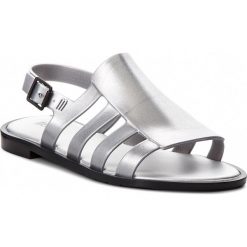 Sandały MELISSA - Boemia Shine Ad 32398 Metallic Silver 50934. Szare klapki damskie Melissa, bez wzorów, z tworzywa sztucznego, bez obcasa, na obcasie. W wyprzedaży za 199,00 zł.