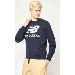 Bluza New Balance Essentials Stacked Logo Crew MT91548. Niebieskie bluzy męskie New Balance, m, bez wzorów, z bawełny, bez kołnierzyka, bez rękawów, bez kaptura. W wyprzedaży za 169,00 zł.