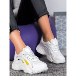 Modne sneakersy na platformie. Sneakersy damskie SHELOVET, ze skóry ekologicznej. Za 69,90 zł.
