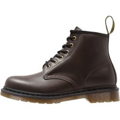Dr. Martens 101 Botki sznurowane chocolate brown smooth. Brązowe botki damskie na zamek Dr. Martens, z gumy, na sznurówki. Za 689,00 zł.