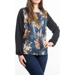 Swetry klasyczne damskie: Sweter ze wzorem