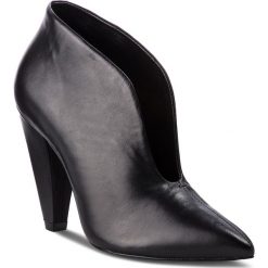 Półbuty SCHUTZ - S 20499 0002 0006 U Black. Czarne półbuty damskie Schutz, bez wzorów, ze skóry ekologicznej, bez obcasa, na obcasie, bez zapięcia. W wyprzedaży za 439,00 zł.