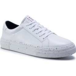 Sneakersy TOMMY HILFIGER - Premium Sustainable Sneaker FM0FM02752 White YBS. Białe sneakersy męskie TOMMY HILFIGER, na co dzień, bez wzorów, ze skóry ekologicznej, eleganckie, bez zapięcia. W wyprzedaży za 449,00 zł.