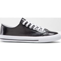 Sneakersy bonprix czarny metaliczny. Czarne buty sportowe damskie bonprix. Za 74,99 zł.
