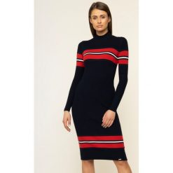 Sukienka dzianinowa Superdry Hellie Ribbed W8000048A. Niebieskie sukienki damskie Superdry, bez wzorów, z poliesteru, bez kołnierzyka, bez rękawów. W wyprzedaży za 249,00 zł.