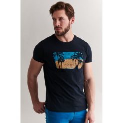 T-shirt w kolorze granatowym. Niebieskie t-shirty męskie TATUUM, s, z nadrukiem, z bawełny, z okrągłym kołnierzem. W wyprzedaży za 49,95 zł.
