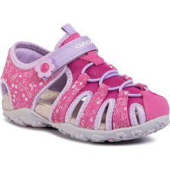 Sandały GEOX - J S.Roxanne B J92D9B 0CE15 C8257 M Fuchsia/Lilac. Różowe sandały dziewczęce Geox, ze skóry ekologicznej, bez zapięcia. W wyprzedaży za 149,00 zł.