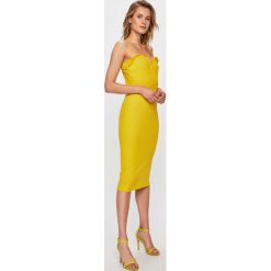 Glamorous - Sukienka. Żółte sukienki damskie Glamorous, na co dzień, s, bez wzorów, z elastanu, casualowe, z dekoltem karo, z krótkim rękawem, krótkie, midi, proste. W wyprzedaży za 89,90 zł.