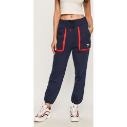 Reebok Classic - Spodnie. Niebieskie spodnie damskie Reebok Classic, s, z elastanu. Za 199,90 zł.