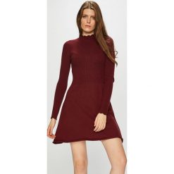 Only - Sukienka. Czarne sukienki damskie dzianinowe marki ONLY, na co dzień, s, casualowe, z długim rękawem, długie, mini, rozkloszowane. W wyprzedaży za 99,90 zł.
