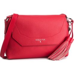 Torebka PATRIZIA PEPE - 2V8829/A3FH-J2CK Mars Red/Mood Sand. Czerwone listonoszki damskie Patrizia Pepe, bez wzorów, ze skóry, bez dodatków. W wyprzedaży za 439,00 zł.