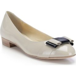 Buty damskie. Szare baleriny damskie Wittchen, z aplikacjami, ze skóry, bez obcasa. W wyprzedaży za 359,90 zł.