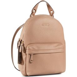 Plecak LIU JO - M Backpack AF0059 E0058 Cappuccino 61310. Brązowe plecaki damskie Liu Jo, bez wzorów, ze skóry ekologicznej, klasyczne. Za 599,00 zł.