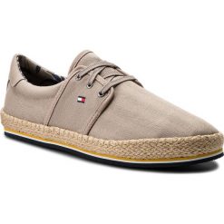 Espadryle TOMMY HILFIGER - Canvas Lace Up Espadrille FM0FM01804 Cobblestone 068. Pomarańczowe espadryle męskie TOMMY HILFIGER, na co dzień, bez wzorów, z tworzywa sztucznego, klasyczne, bez zapięcia. W wyprzedaży za 199,00 zł.