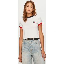 Tommy Jeans - T-shirt. Białe bluzki damskie Tommy Jeans, s, z aplikacjami, z bawełny, casualowe, z okrągłym kołnierzem, z krótkim rękawem. Za 199,90 zł.