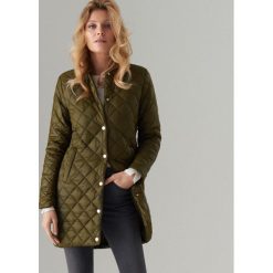 Pikowany płaszcz - Khaki. Brązowe płaszcze damskie Mohito, bez wzorów. Za 229,99 zł.