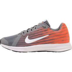Buty do biegania damskie: Nike Performance DOWNSHIFTER Obuwie do biegania treningowe cool grey/white/hyper crimson/dark grey/black