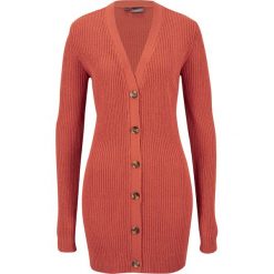 Sweter rozpinany bonprix czerwony kwarcowy. Pomarańczowe swetry damskie bonprix, bez wzorów, bez rękawów, bez kaptura. Za 74,99 zł.