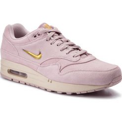 Buty NIKE - Air Max 1 Premium Sc 918354 601 Particle Rose/Metallic Gold. Różowe sneakersy męskie Nike, na co dzień, bez wzorów, ze skóry, eleganckie, bez zapięcia. W wyprzedaży za 499,00 zł.