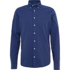 Hackett London DYE DELAVE Koszula airforce blu. Niebieskie koszule męskie marki Hackett London, xl, bez wzorów, z bawełny, bez kołnierzyka, bez rękawów. Za 459,00 zł.