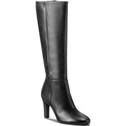 Kozaki TAMARIS - 1-25595-39 Black 001. Czarne kozaki damskie na obcasie marki Superfit, z gore-texu, przed kolano, na wysokim obcasie. W wyprzedaży za 279,00 zł.