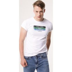 Biała Koszulka Go Round. Białe koszulki męskie Born2be, xl, bez wzorów, bez kołnierzyka, bez rękawów. Za 39,99 zł.