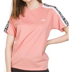 FILA TANDY TEE > 687686-A483. Koszulki damskie Fila, l, z aplikacjami, z bawełny, klasyczne, z okrągłym kołnierzem, z krótkim rękawem. Za 149,99 zł.