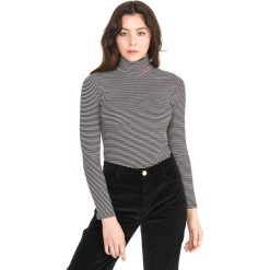 Levi's Koszulka Czarny Biały. Czarne koszulki damskie Levi's®, s, w paski, z elastanu, bez kołnierzyka. Za 206,95 zł.