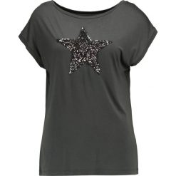 T-shirty damskie: Mint Velvet SEQUIN STAR Tshirt z nadrukiem khaki