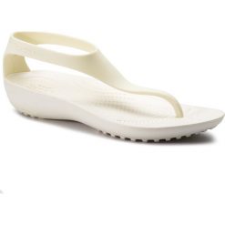 Sandały CROCS - Serena Flip W 205468 Oyster/Oyster. Białe klapki damskie Crocs, bez wzorów, z tworzywa sztucznego, bez obcasa. W wyprzedaży za 129,00 zł.