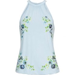 Top shirtowy bonprix lodowy niebieski z nadrukiem. Niebieskie topy damskie bonprix, z nadrukiem, z materiału, bez kołnierzyka. Za 37,99 zł.