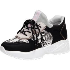 Czarne sportowe buty damskie McKeylor 18206. Czarne buty sportowe damskie McKeylor, bez wzorów, klasyczne. W wyprzedaży za 119,00 zł.