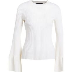 Mother of Pearl CORINNE Sweter off white. Niebieskie swetry klasyczne damskie marki Mother of Pearl, z elastanu. W wyprzedaży za 497,70 zł.