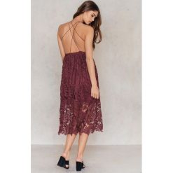 Sukienki: NA-KD Boho Sukienka z ażurową koronką – Red
