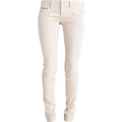 Freeman T. Porter ALEXA SLIM NEW MAGIC COLOR Jeansy Slim Fit whisper pink. Różowe rurki damskie Freeman T. Porter. W wyprzedaży za 265,30 zł.