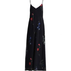 IVY & OAK STRAP DRESS Sukienka letnia black. Czarne sukienki damskie marki IVY & OAK, na lato, bez wzorów, z wiskozy, bez kołnierzyka, bez rękawów. W wyprzedaży za 468,30 zł.