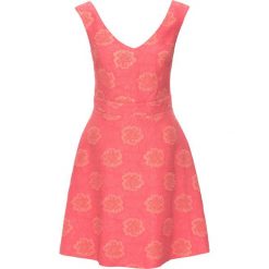 Shirt kopertowy bonprix czarny w kwiaty. Czarne koszulki damskie bonprix, w kwiaty, z dekoltem w serek. Za 49,99 zł.
