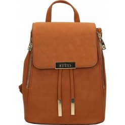 Plecak damski miejski eko skóra NOBO camel. Brązowe plecaki damskie Nobo, w paski, ze skóry ekologicznej, eleganckie. Za 179,00 zł.
