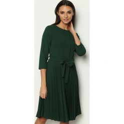 Zielona Sukienka Pleated Belted. Zielone sukienki damskie Born2be, s, w paski, z okrągłym kołnierzem, bez rękawów, mini, plisowane. Za 89,99 zł.