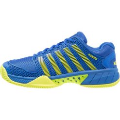 KSWISS HYPERCOURT EXPRESS HB Obuwie do tenisa Outdoor strong blue/neon citron. Niebieskie buty trekkingowe męskie marki K-SWISS, z gumy, outdoorowe. W wyprzedaży za 471,20 zł.