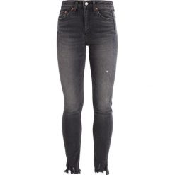 Levi's® 721 HIGH SKINNY ALTERED Jeans Skinny Fit up in smoke. Szare jeansy damskie marki Levi's®, z bawełny. W wyprzedaży za 359,20 zł.