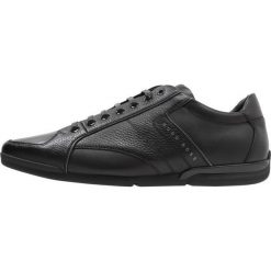 BOSS ATHLEISURE SATURN LUX Sneakersy niskie black. Czarne sneakersy męskie marki BOSS Athleisure, bez wzorów, ze skóry, bez zapięcia. Za 719,00 zł.